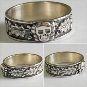 Totenkopf SS ring with oak leaf